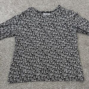 Chico's Touch of Cool Black and White Patterned Long Sleeve Tee.